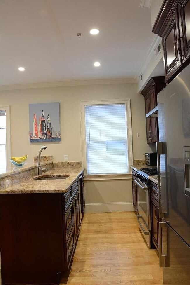 Updated kitchen with breakfast bar. - 27 Prince St