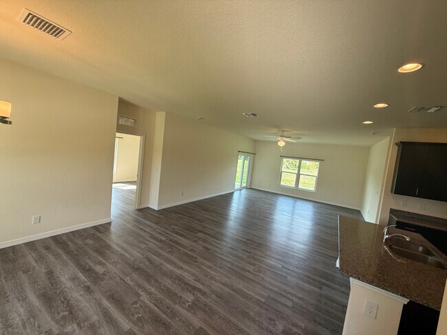 Building Photo - 1136 S Hilton Cir