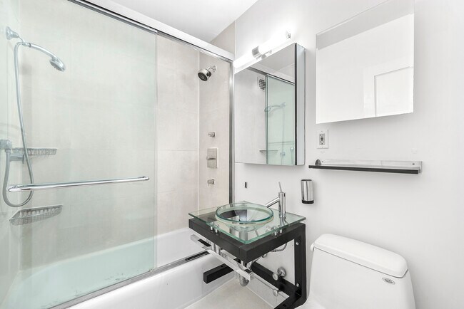 Bathroom - 140 7th Ave