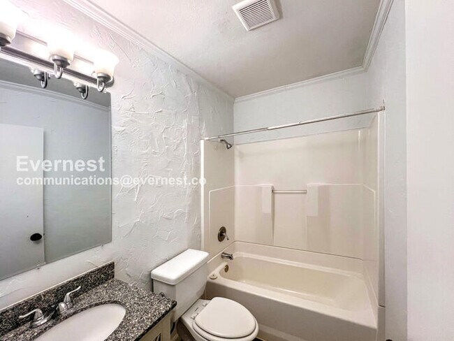 Foto del edificio - 89 Pheasant Run Dr