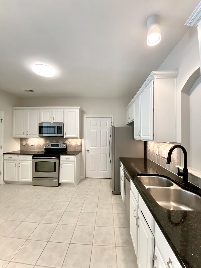 Building Photo - 14935 Santa Lucia Dr