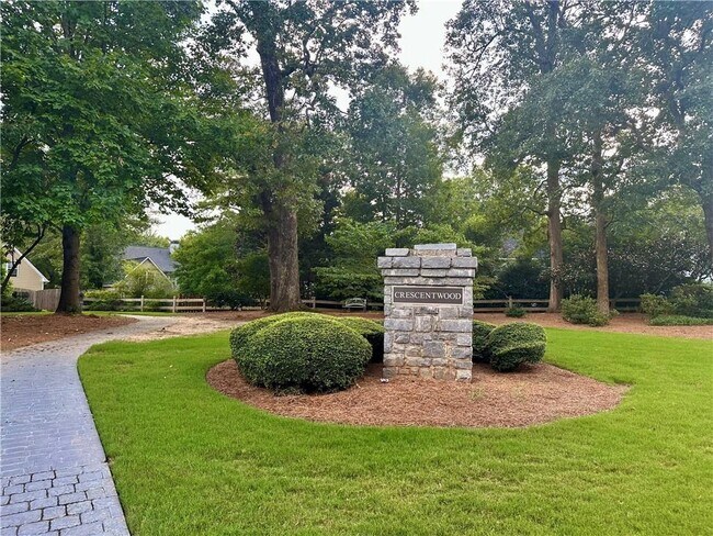 Foto del edificio - 1224 Crescentwood Ln