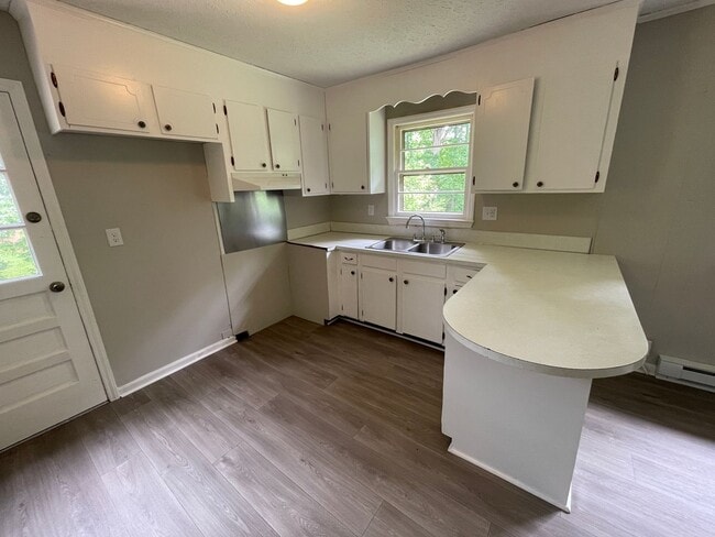 Building Photo - 1829 Quail Run Dr
