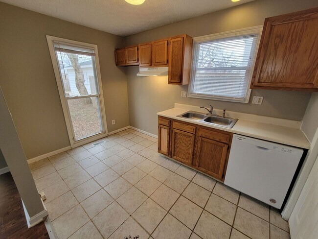 Building Photo - **Deposit Special $500** 1024 Franklin St ...