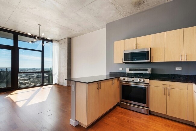 Building Photo - 235 W Van Buren St