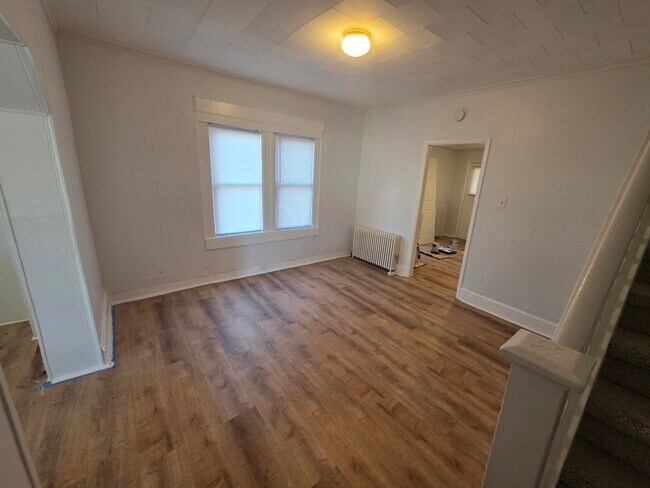 Comedor - 611 Moir Ct