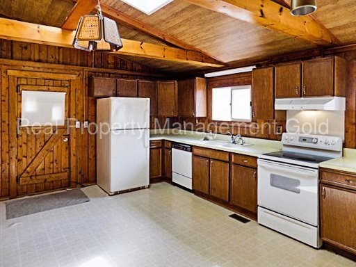 Building Photo - Roomy Home overlooking Lake Lariat