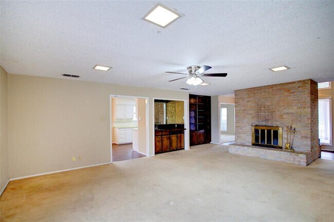 Building Photo - 1201 York Dr