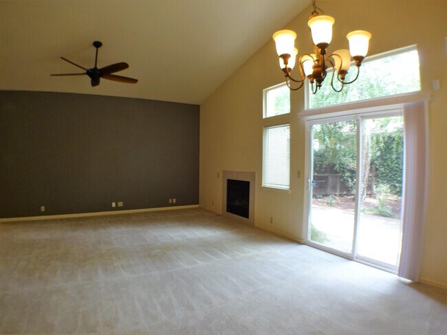 Building Photo - 435 Mission Santa Fe Cir