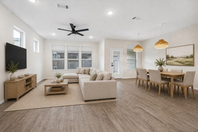 Building Photo - 1821 Agoura Hills Dr