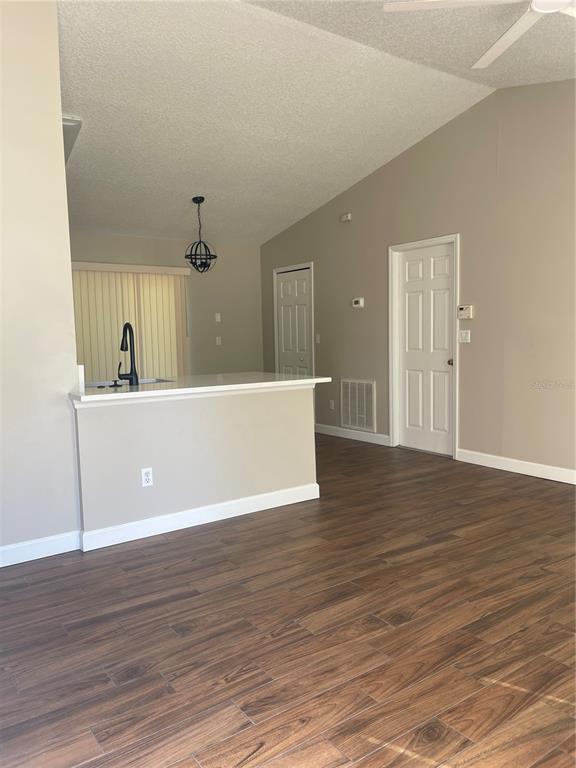 Foto del edificio - 18 Starling Dr