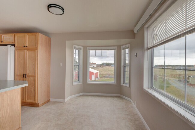 Building Photo - 3 Bed 2 Bath Country living (Landscaping I...