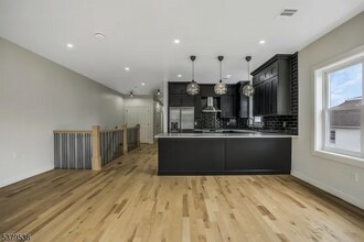 Building Photo - 15 Voorhees St