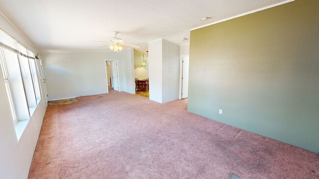 Building Photo - Unfurnished 2 bedroom home with large yard