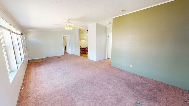 Foto del edificio - Unfurnished 2 bedroom home with large yard