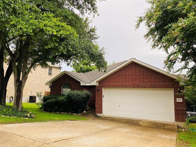 Building Photo - 919 Savanna Ln