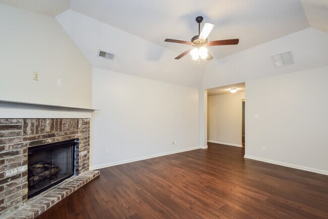 Building Photo - 9456 Darren Cir S