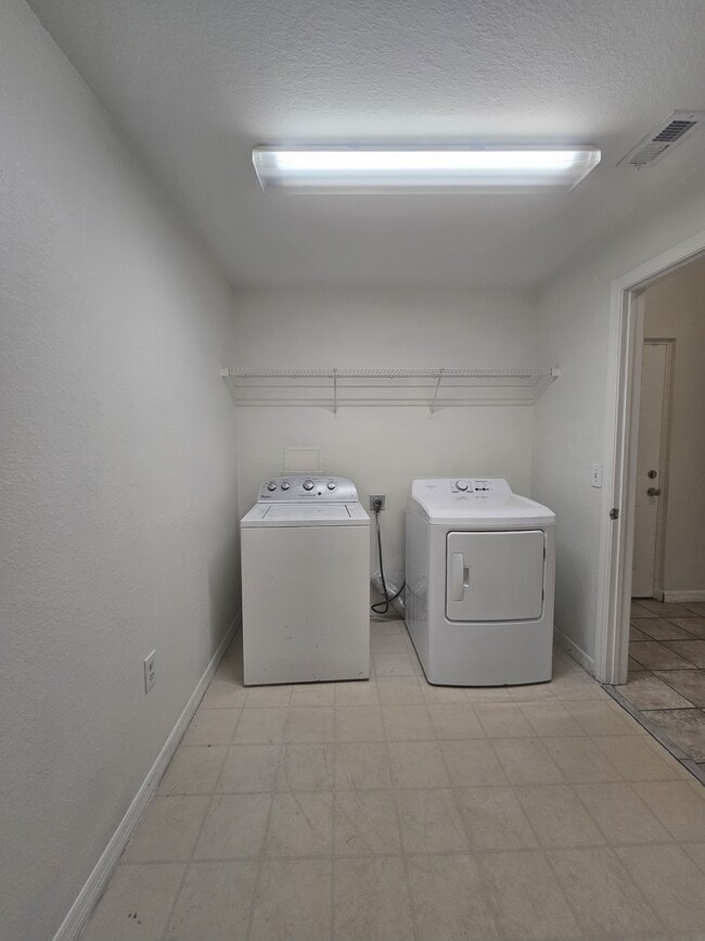 Building Photo - 7965 Preserve Cir