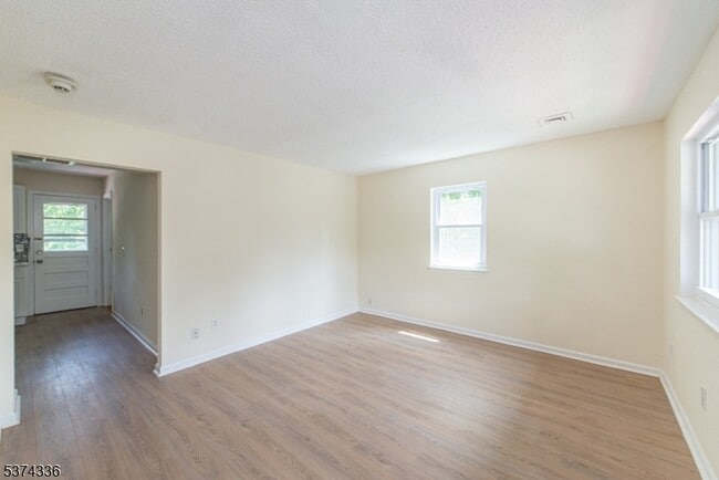 Building Photo - 18 Pleasant View Ave
