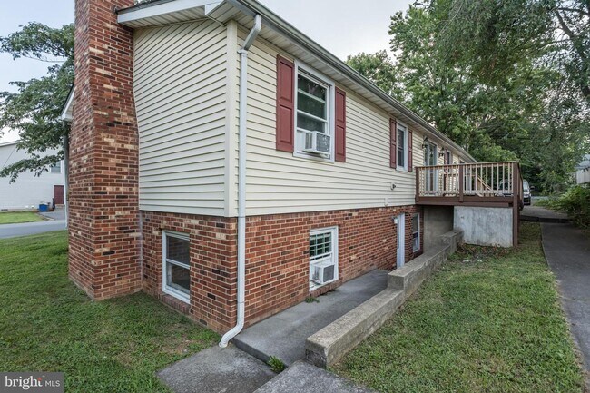 Building Photo - 601 Grove St