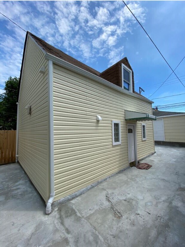 Building Photo - 2149 N Lorel Ave