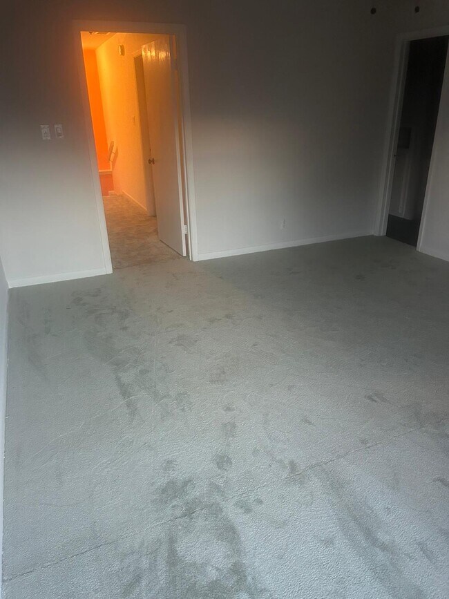 Foto del edificio - 916 Country Club Ln