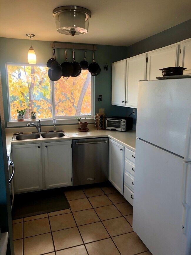 Kitchen - 3465 Lochwood Dr