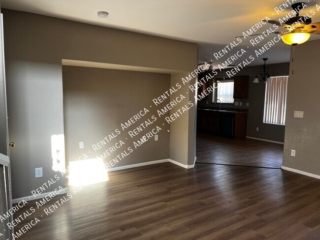Foto del edificio - 1028 E Dragon Fly Rd