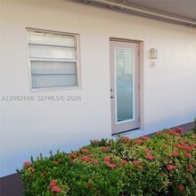 Building Photo - 5181 W Oakland Park Blvd