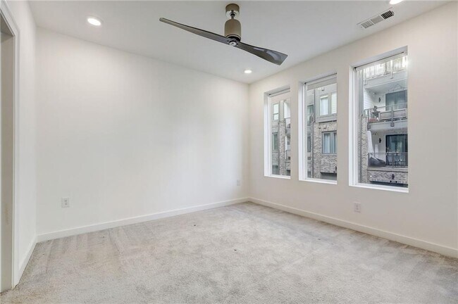 Building Photo - 375 Pratt St SE