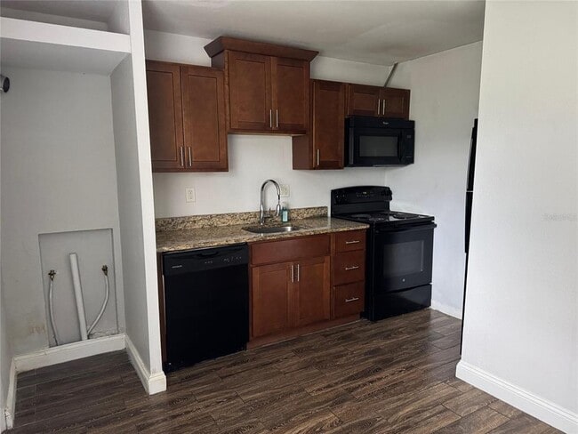 Building Photo - 505 Varsity St