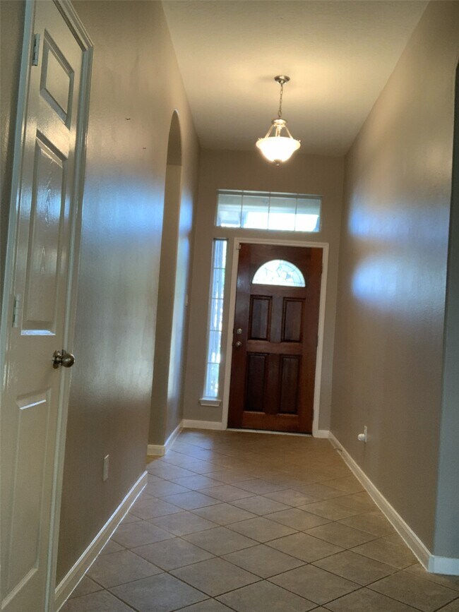 Building Photo - 12516 Rocky Cove Dr