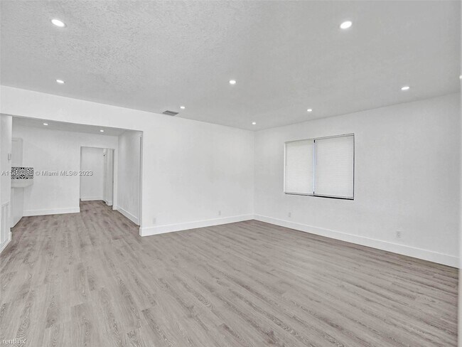 Building Photo - 4 br, 2 bath House - 5724 SW 18th St # 5724