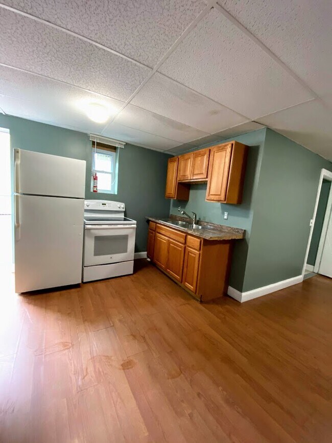 Kitchen - 122 Boston St