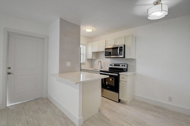 Building Photo - 525 S Broadway