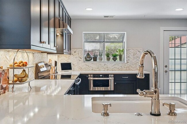 Kitchen - 796 Ivanhoe St
