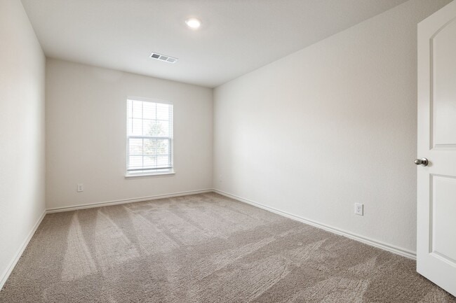 Building Photo - Like New Home!!!!
