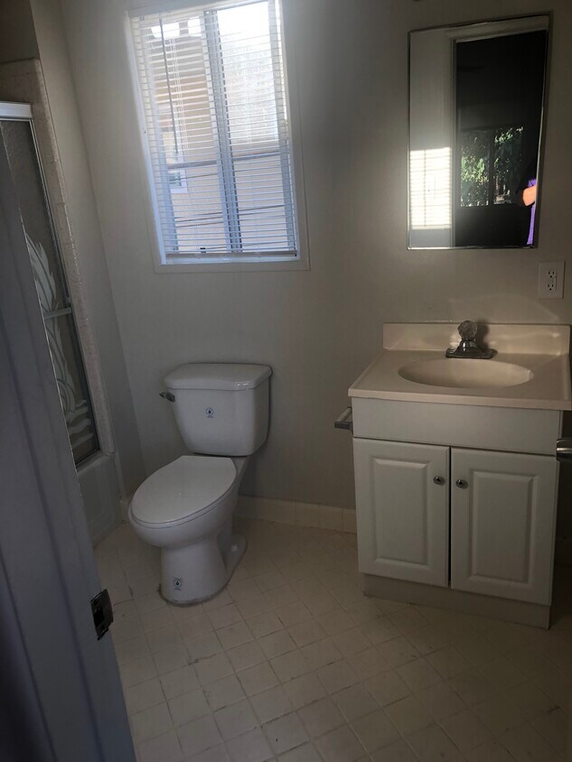 Foto principal - 14023 Oxnard St