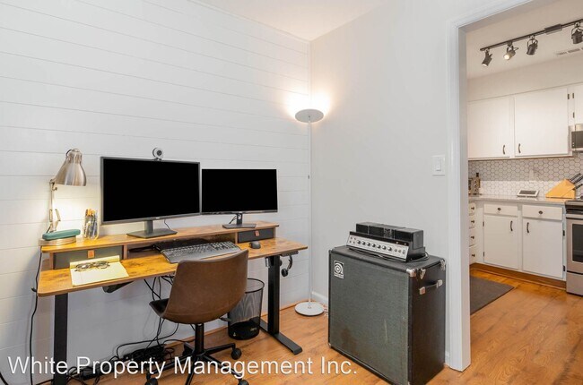 Building Photo - 1 br, 1 bath House - 1052 Churchill Downs ...