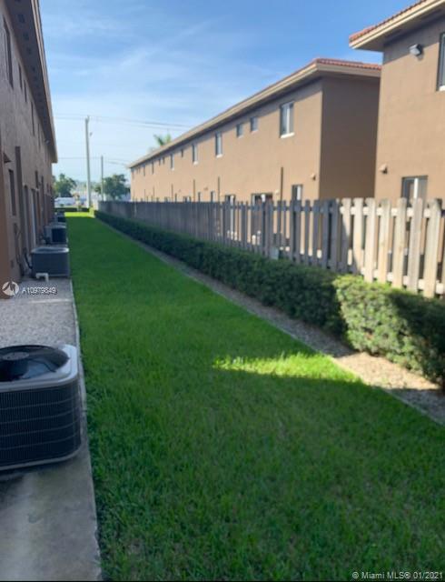 Foto del edificio - 10421 W Okeechobee Rd