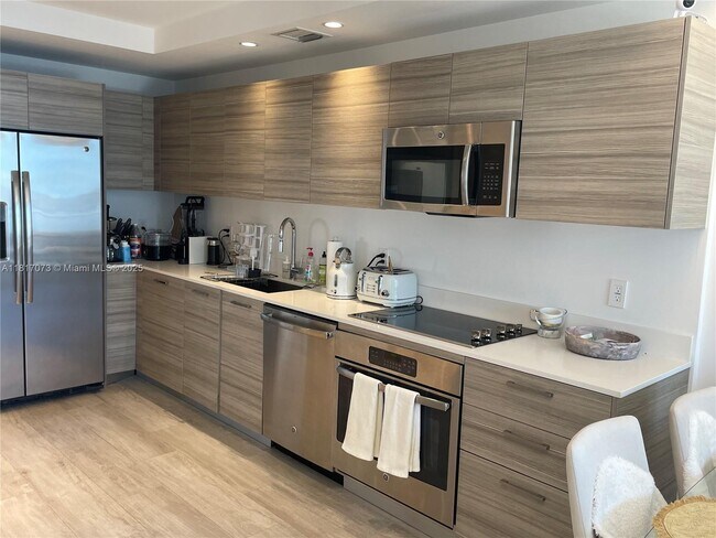Foto del edificio - 121 NE 34th St
