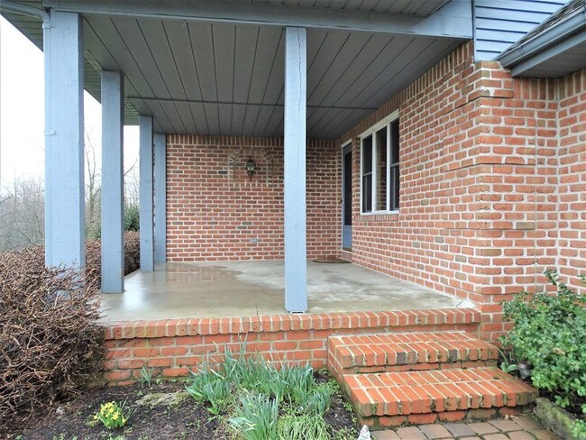 Building Photo - 335 Old Mill Rd