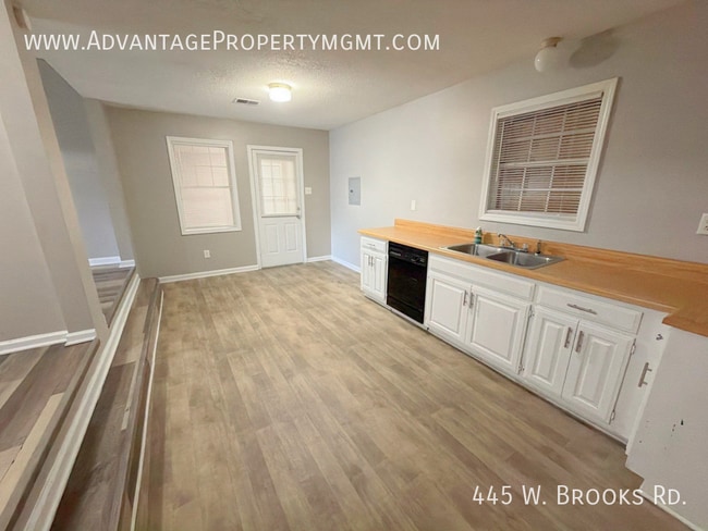 Building Photo - 445 W Brooks Rd