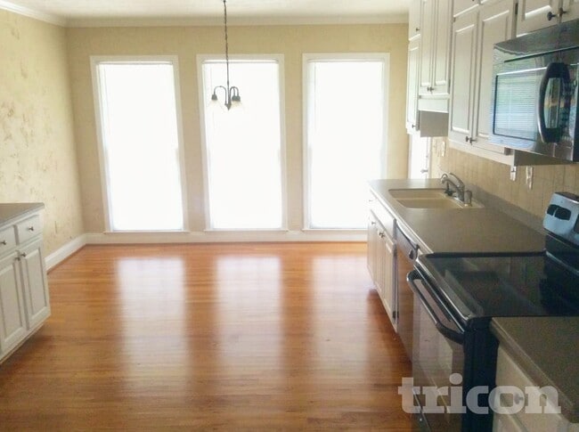 Building Photo - 822 Weatherwood Trce