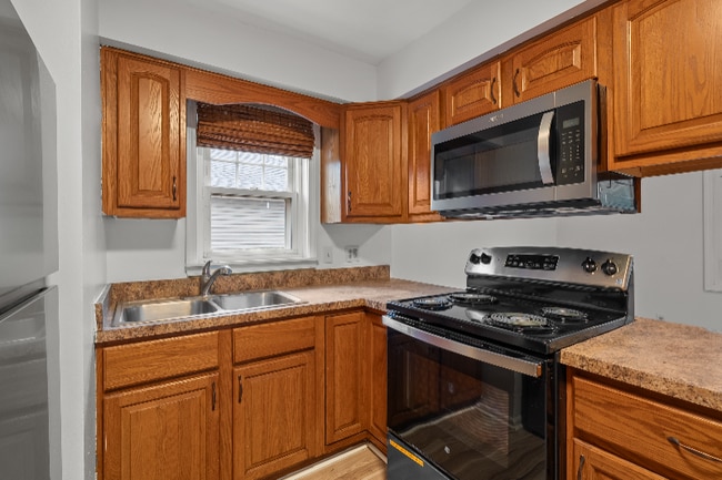 Foto del edificio - 423 Cornell Dr