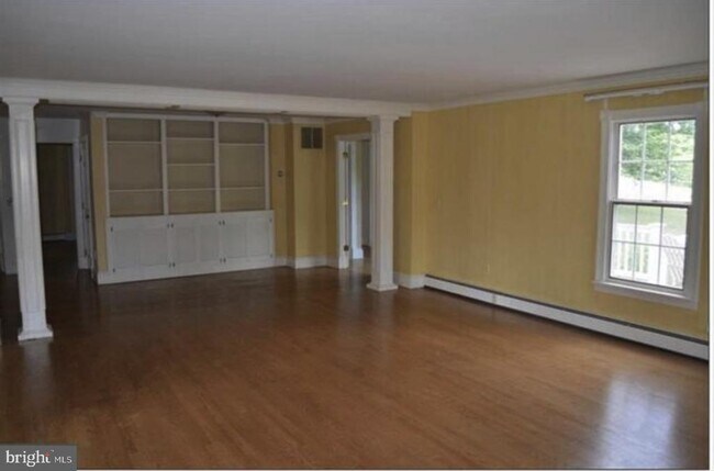 Foto del edificio - 15537 Carroll Rd