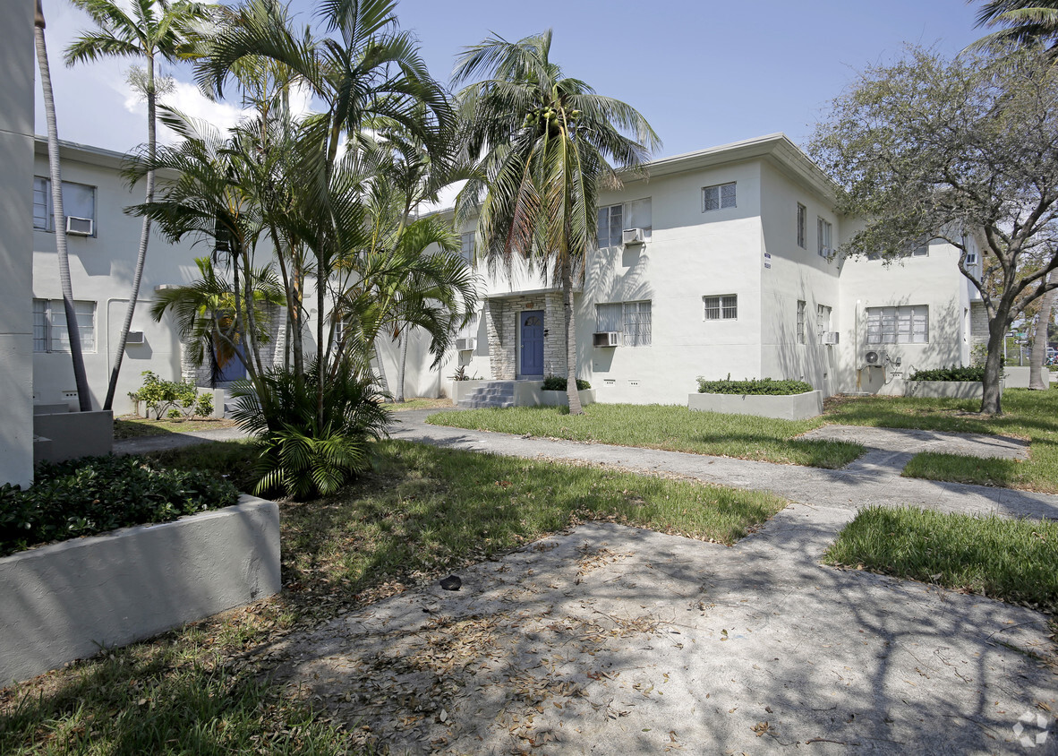 Building Photo - Winds Of Nobe Condo