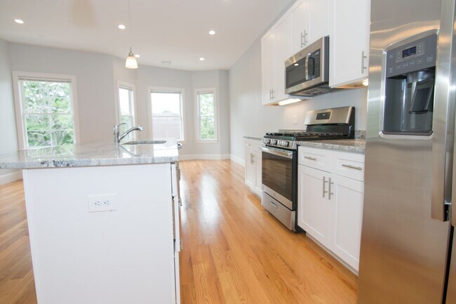 Building Photo - One month FREE! Pristine unit in a great A...
