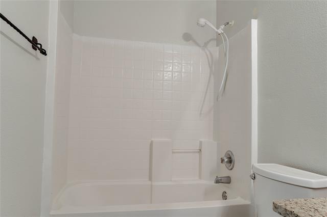 Building Photo - 7108 Park Creek Cir W