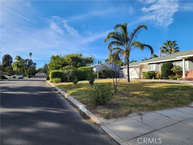 Building Photo - 17449 Donmetz St